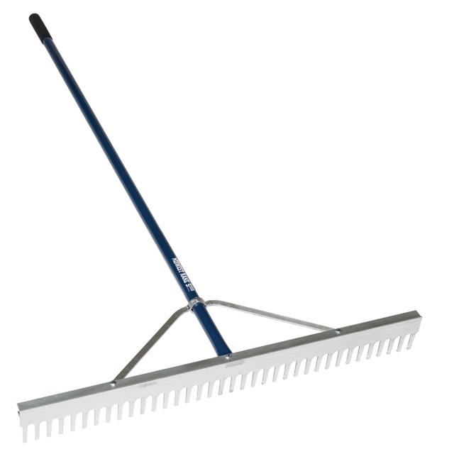 Rental store for landscape rake in Snohomish County